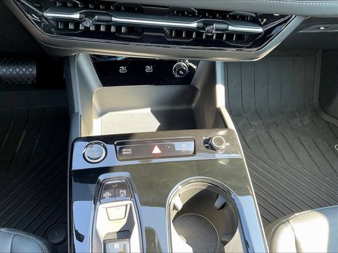 Used 2025 Audi A6 e-tron Prestige AWD/4WD image 17
