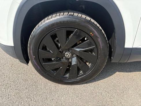 Used 2024 Volkswagen Atlas SE FWD image 13