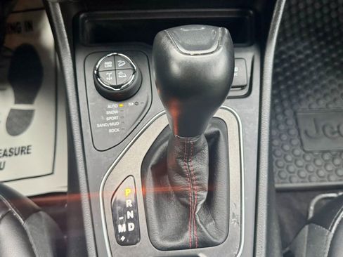 Used 2019 Jeep Cherokee Trailhawk w/ Cold Weather Group image 28