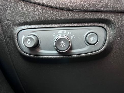 Used 2020 Chevrolet Equinox LT w/ Driver Convenience Package AWD/4WD image 18