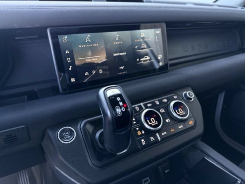 Used 2023 Land Rover Defender 90 X-Dynamic SE AWD/4WD image 19