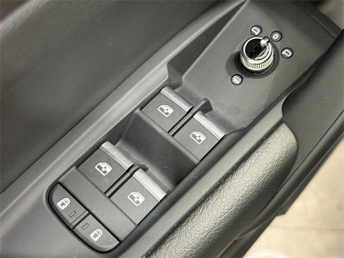 Used 2025 Audi Q5 2.0T Premium image 19