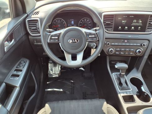 Used 2021 Kia Sportage LX image 3