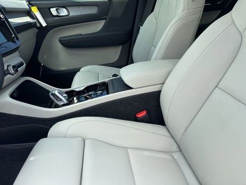 New 2026 Volvo XC40 B5 Plus w/ Protection Package Premier AWD/4WD image 17