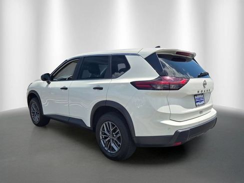 Used 2024 Nissan Rogue S FWD image 3