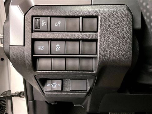 Used 2025 Toyota Tacoma SR5 AWD/4WD image 38