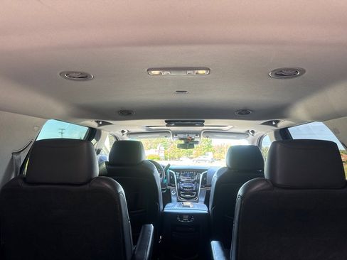 Used 2017 Cadillac Escalade Luxury AWD/4WD image 19