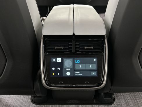 Used 2024 Rivian R1S Adventure AWD/4WD image 30