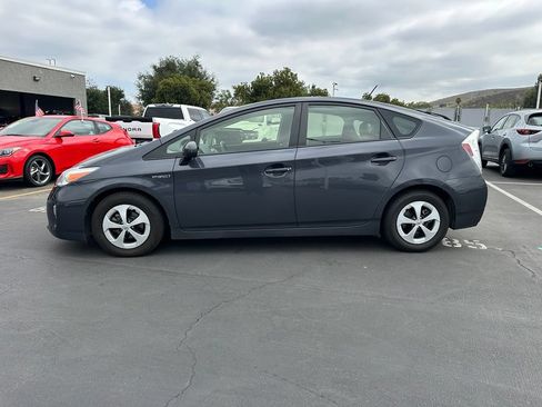 Used 2015 Toyota Prius Four w/ Deluxe Solar Roof Package FWD image 2