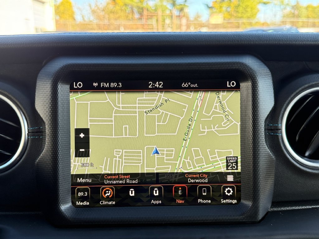 Used 2023 Jeep Wrangler Unlimited Rubicon 4xe w/ Cold Weather Group AWD/4WD image 17