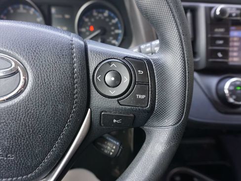 Used 2017 Toyota RAV4 LE FWD image 8