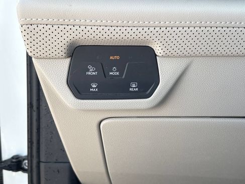 Used 2025 Volkswagen Atlas SE FWD image 39