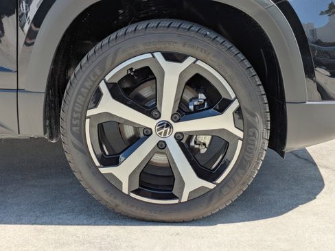 New 2026 Volkswagen Taos SEL image 11