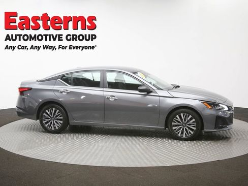 Used 2025 Nissan Altima 2.5 SV FWD image 46