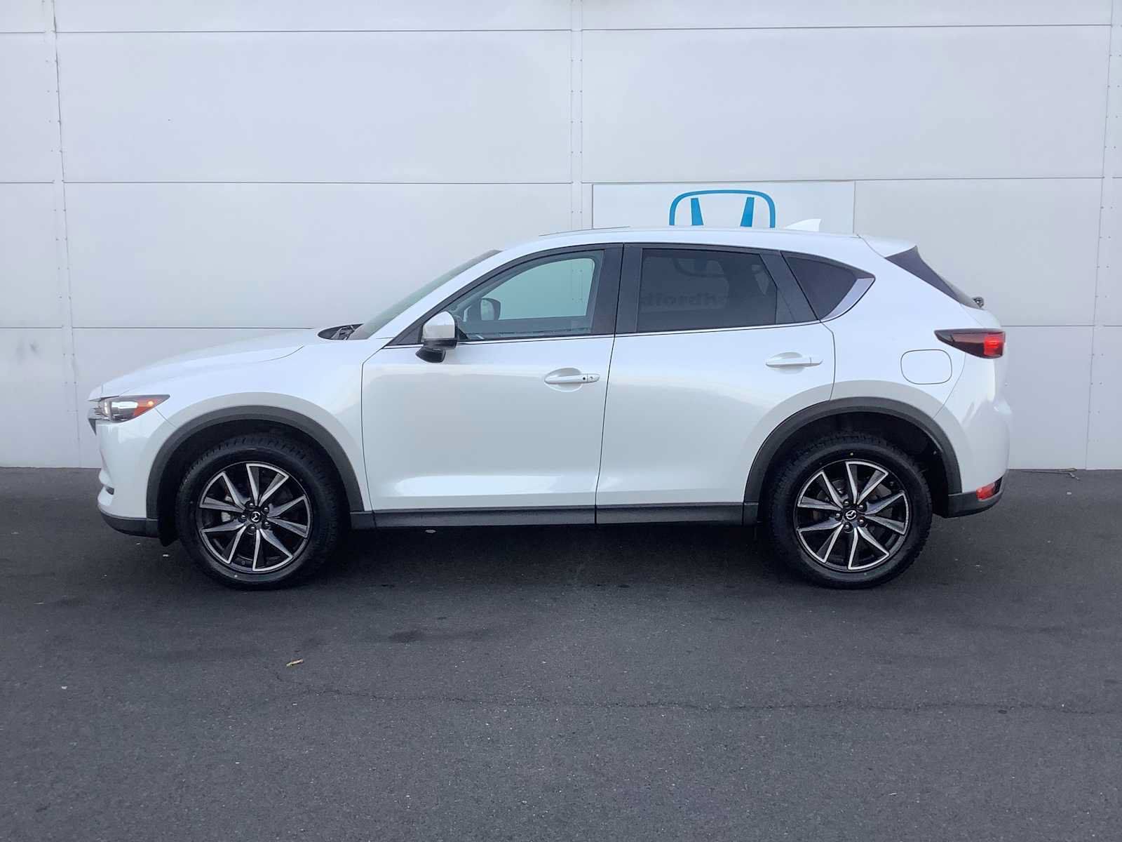 Used 2018 MAZDA CX-5 Touring w/ Preferred Equipment Package AWD/4WD image 2