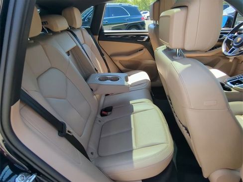 Used 2021 Porsche Macan image 27