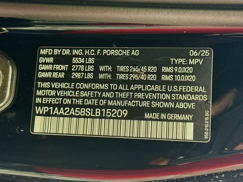 New 2025 Porsche Macan AWD/4WD image 25