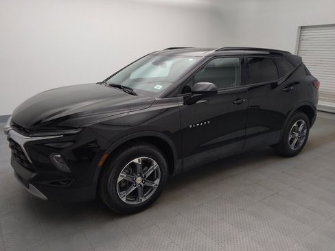 Used 2024 Chevrolet Blazer LT w/ Convenience Package FWD image 2