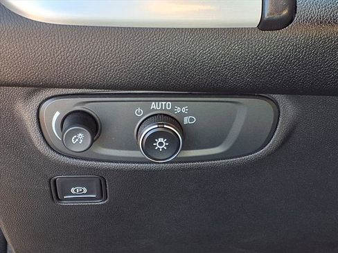 Used 2020 GMC Terrain SLE w/ Driver Convenience Package image 12