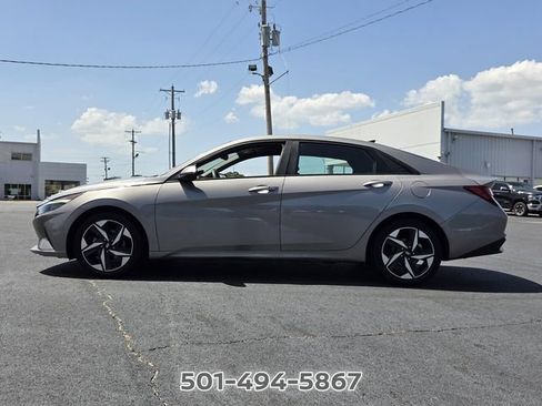 Used 2023 Hyundai Elantra SEL FWD image 2