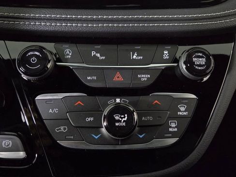 New 2026 Chrysler Pacifica Select image 25