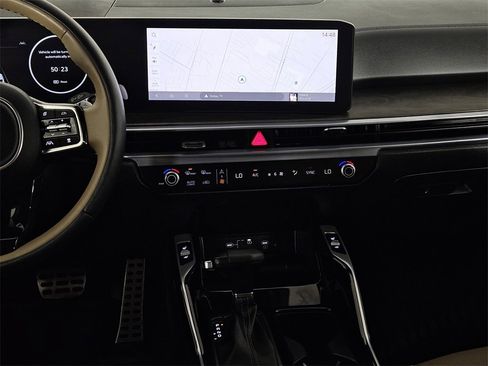 Used 2024 Kia Sorento SX Prestige w/ Olive Brown Leather Package image 12