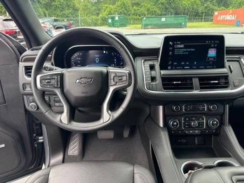 Used 2023 Chevrolet Tahoe Z71 w/ Z71 Off-Road Package AWD/4WD image 16