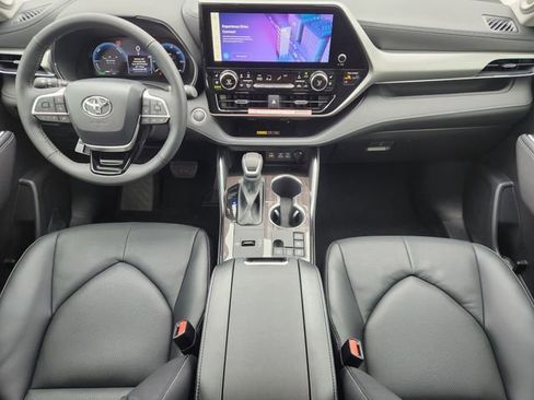 New 2026 Toyota Highlander Platinum AWD/4WD image 24