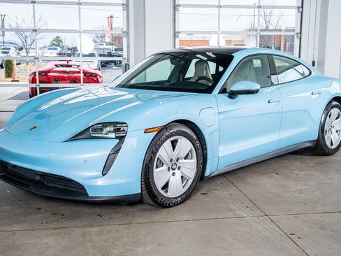 Used 2021 Porsche Taycan image 11