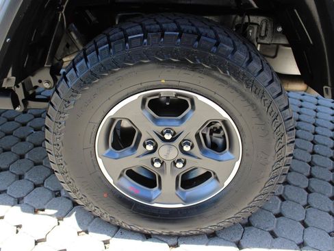 Used 2023 Jeep Gladiator Rubicon w/ Cold Weather Group AWD/4WD image 13