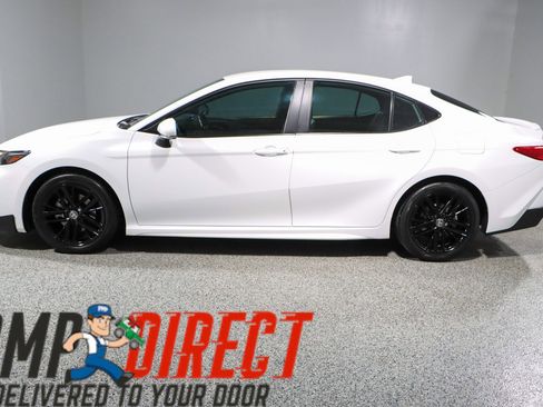 Used 2025 Toyota Camry SE FWD image 10