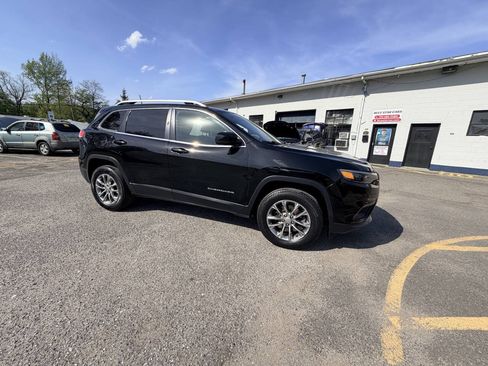 Used 2019 Jeep Cherokee Latitude Plus w/ Cold Weather Group AWD/4WD image 20