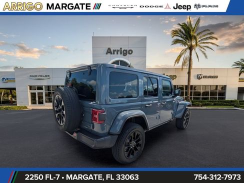 Used 2025 Jeep Wrangler Unlimited Sahara w/ Safety Group AWD/4WD image 5