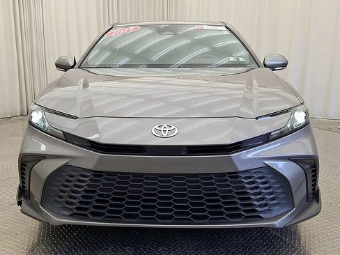 Used 2025 Toyota Camry SE w/ Convenience Package FWD image 9