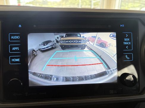 Used 2018 Toyota Tacoma TRD Off-Road w/ Technology Package image 19