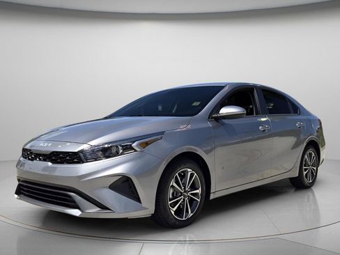 Used 2024 Kia Forte LXS image 9