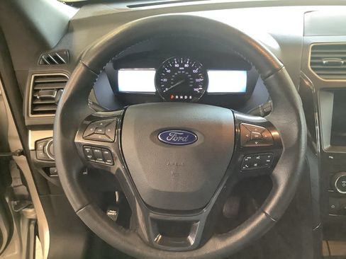 Used 2019 Ford Explorer XLT w/ Equipment Group 202A AWD/4WD image 12