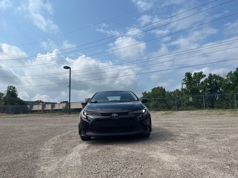 Used 2022 Toyota Corolla LE FWD image 4