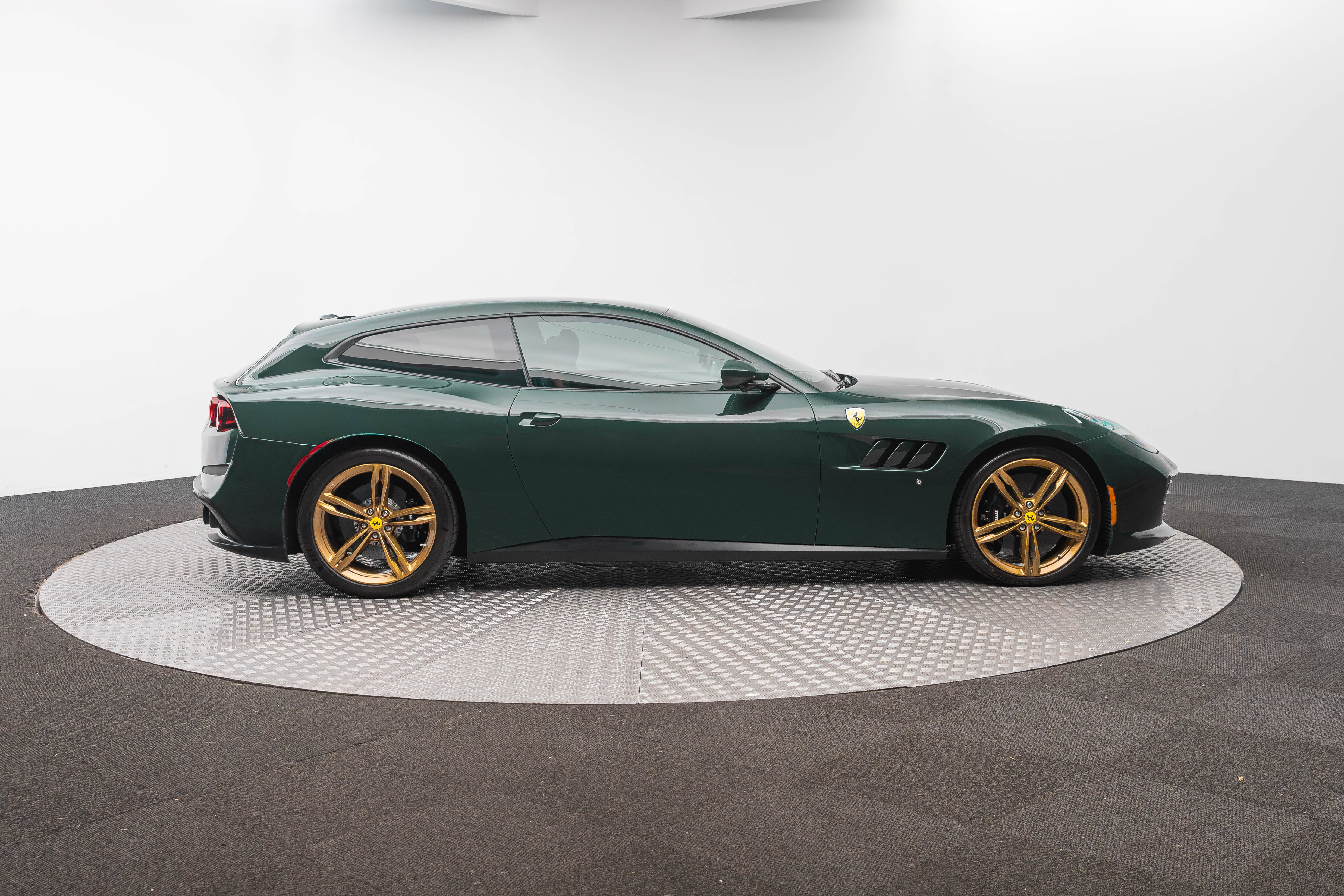 Used 2019 Ferrari GTC4Lusso AWD/4WD image 9