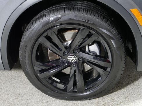 Certified 2024 Volkswagen Tiguan SE R-Line AWD/4WD image 15