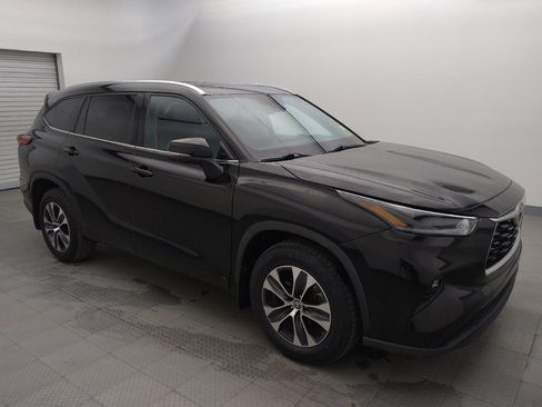 Used 2021 Toyota Highlander XLE image 11