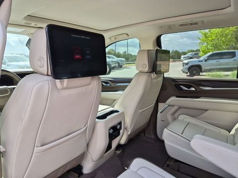 Used 2024 GMC Yukon XL Denali w/ Advanced Technology Package image 18