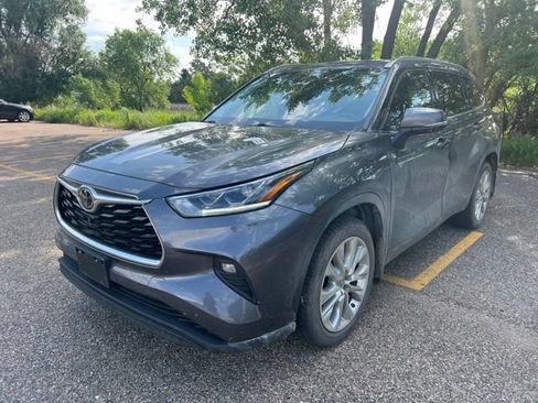 Used 2021 Toyota Highlander Limited AWD/4WD image 4
