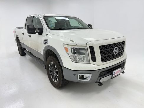 Used 2019 Nissan Titan PRO-4X w/ Pro-4x Convenience Package AWD/4WD image 2