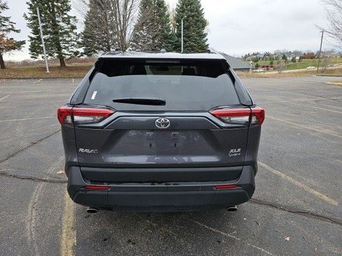 Used 2025 Toyota RAV4 XLE image 5