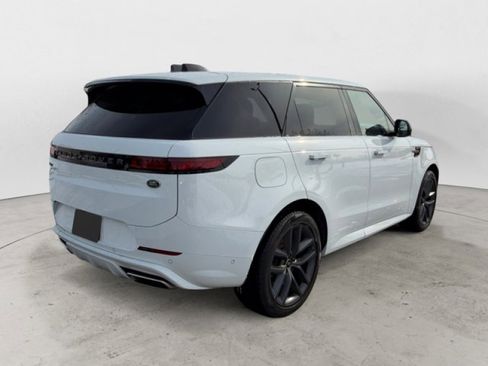 Used 2023 Land Rover Range Rover Sport SE Dynamic image 4