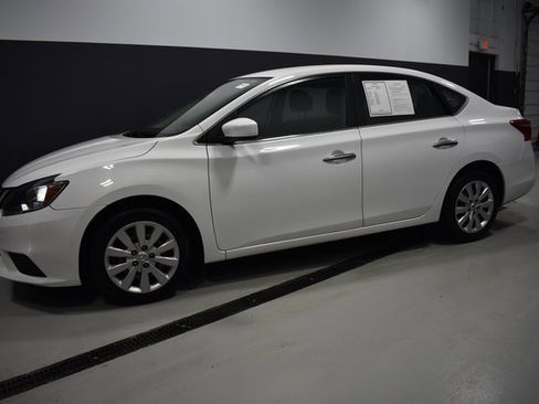 Used 2019 Nissan Sentra S image 2