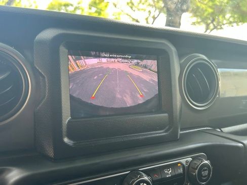 Used 2022 Jeep Wrangler Sport AWD/4WD image 25