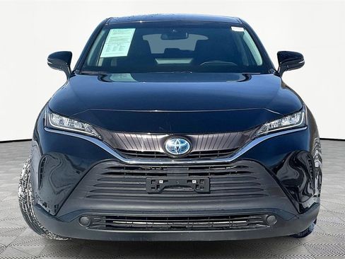Used 2022 Toyota Venza LE image 2