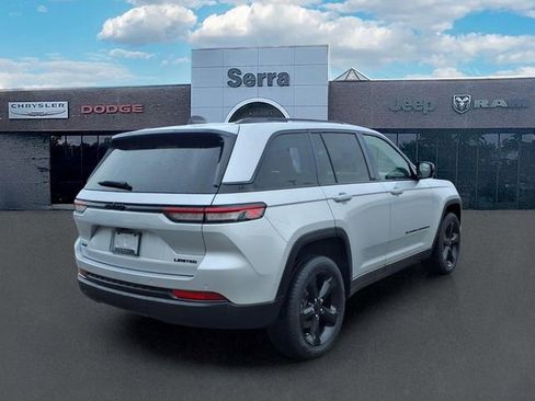 Used 2023 Jeep Grand Cherokee Limited w/ Black Appearance Package AWD/4WD image 6